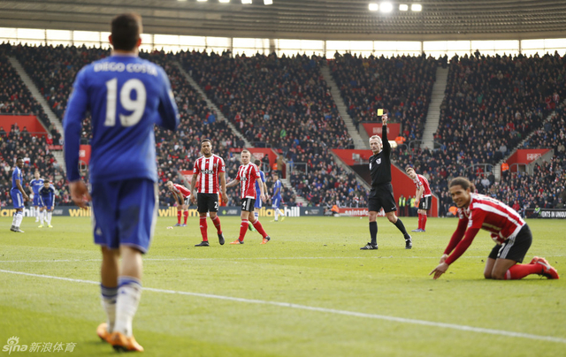 科斯塔迟到黄牌