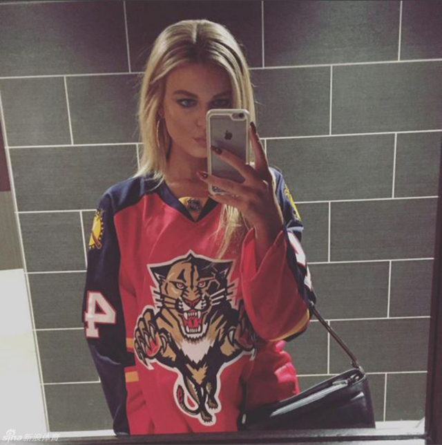 热火大胸女球迷秀傲人豪乳