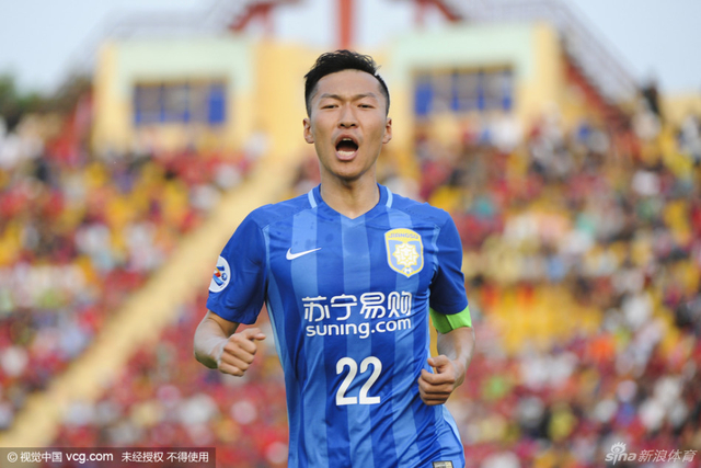 吴曦庆祝进球
