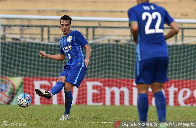 塞恩斯伯里出球