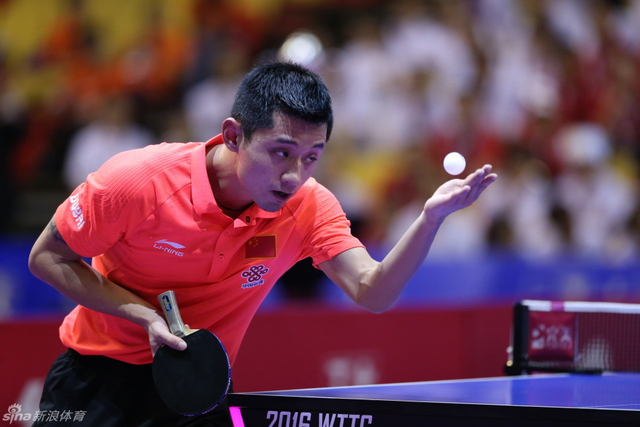 张继科发球瞬间