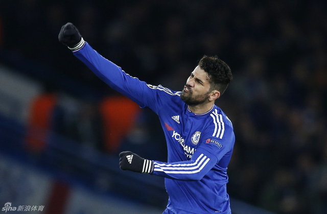 科斯塔握拳庆祝进球