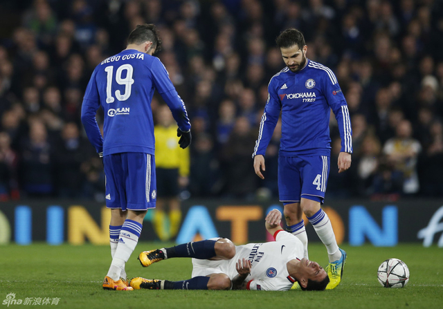 迪玛利亚痛苦倒地