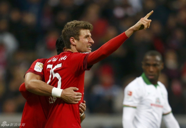 穆勒庆祝梅开二度