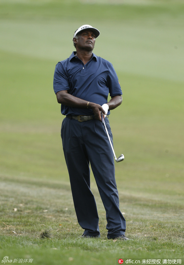 维杰-辛表情凝重