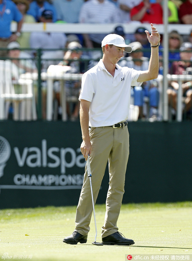 麦考伊错失推杆表情沮丧