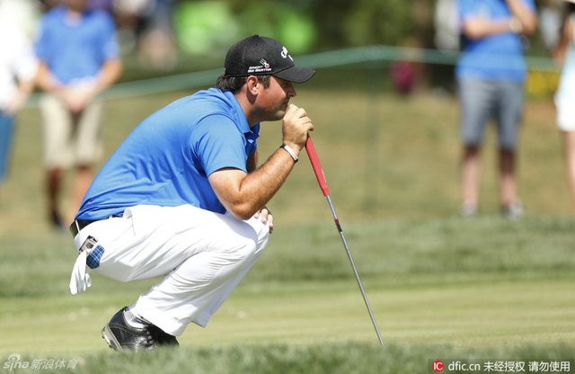 帕特里克-瑞德认真看线