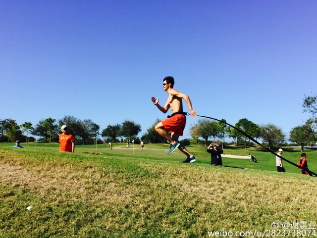 田径小鲜肉谢震业帅气照
