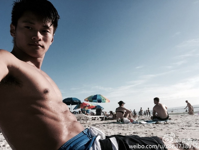 田径小鲜肉谢震业帅气照