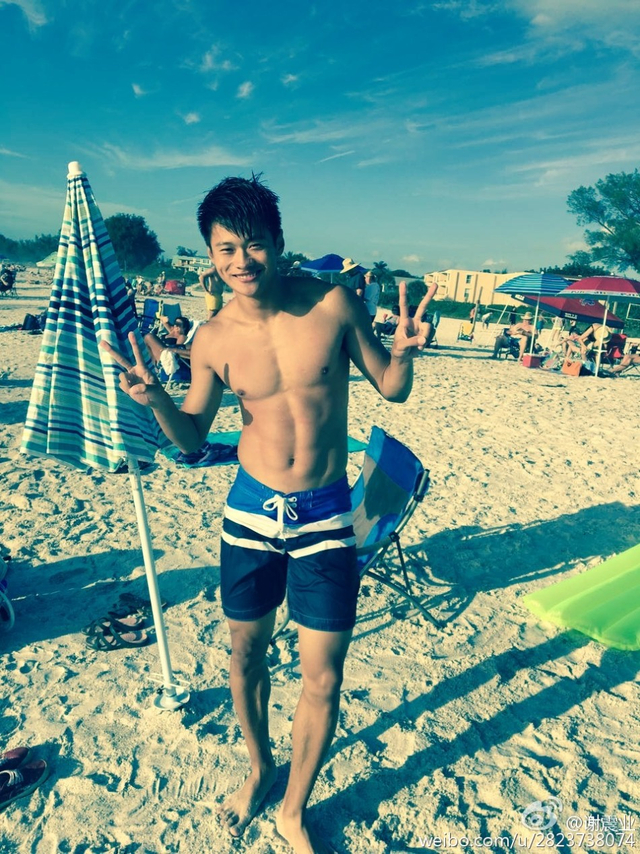 田径小鲜肉谢震业帅气照