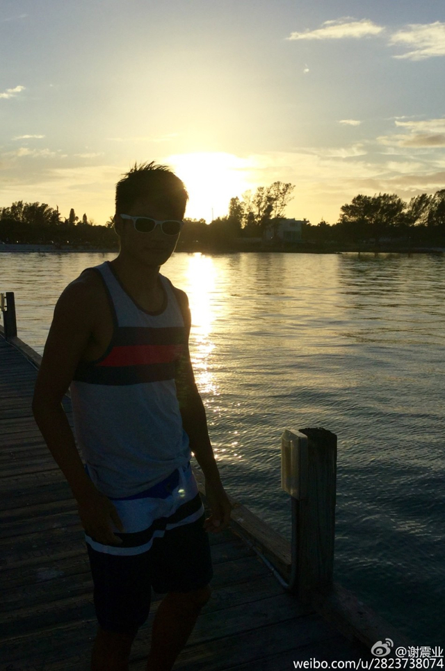 田径小鲜肉谢震业帅气照