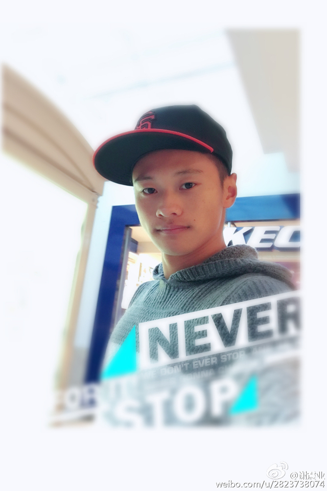 田径小鲜肉谢震业帅气照