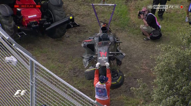 阿隆索发生严重撞车事故