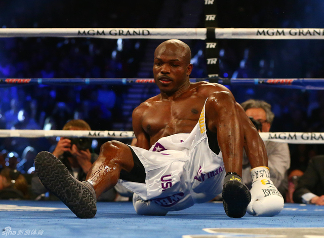 布拉德利被击倒