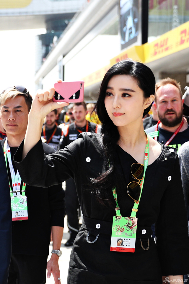 范冰冰现场观看F1中国赛