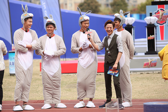 冠军队穿兔子装萌萌哒