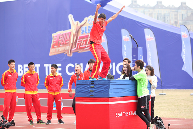 冠军队立定跳高吓呆明星队员