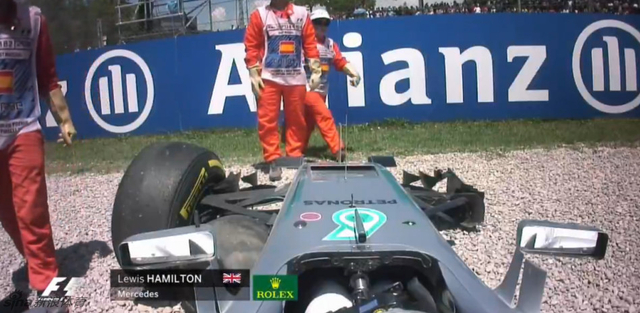 汉密尔顿与罗斯博格冲出赛道