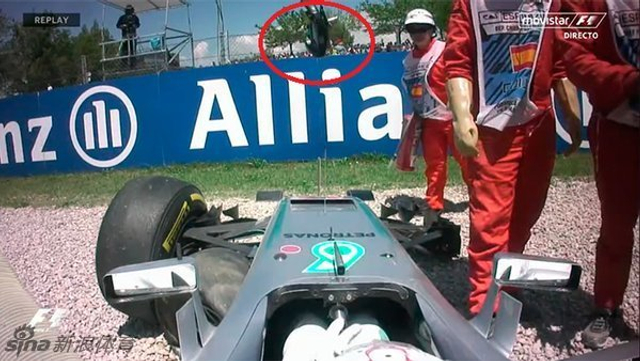 汉密尔顿扔方向盘