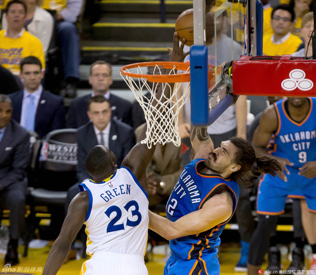 格林篮下封盖亚当斯