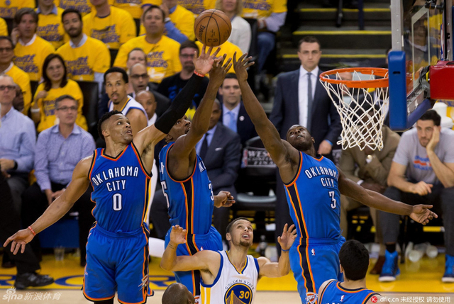 雷霆合全队之力争抢篮板