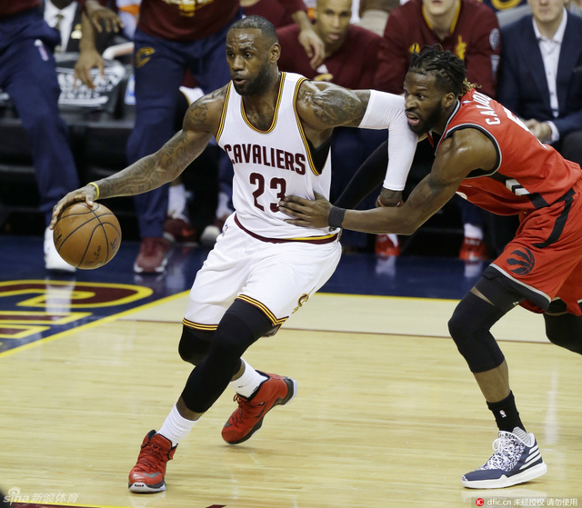 詹姆斯底线突破
