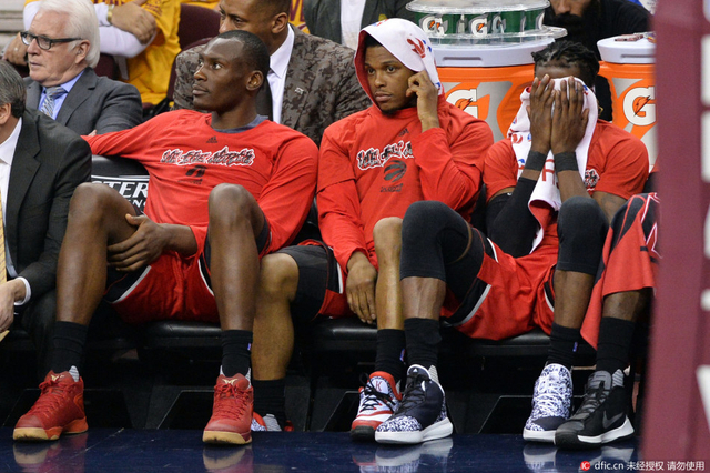 猛龙板凳席士气低落