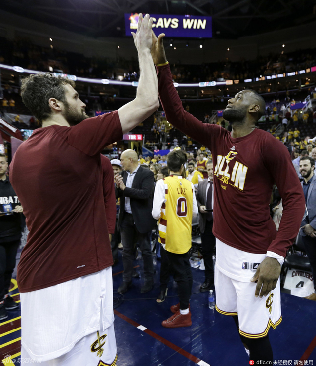 詹皇爱神庆祝胜利