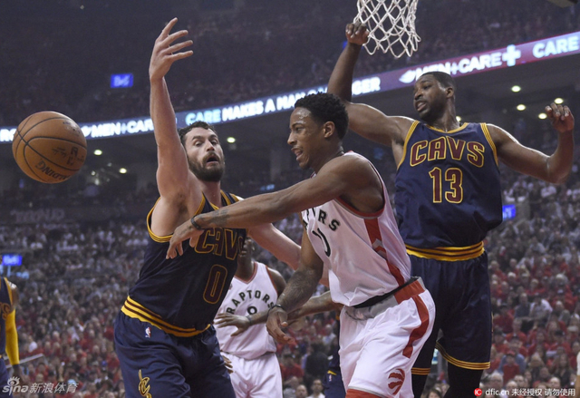 德罗赞突破分球