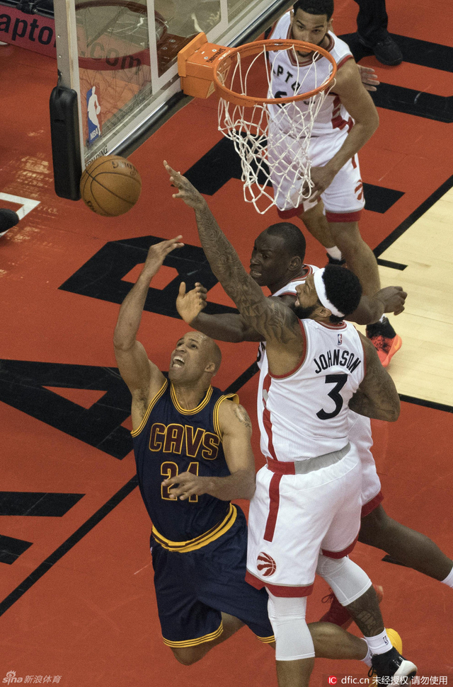 杰弗森高难度上篮