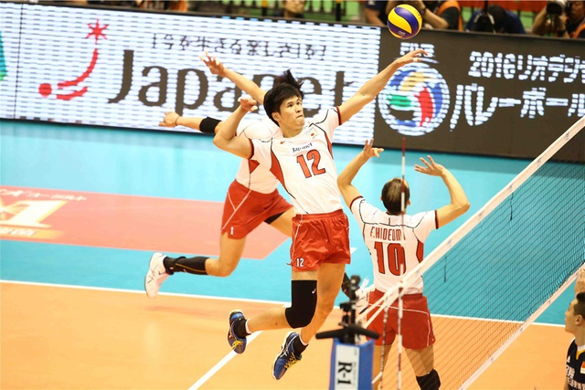 日本队中路进攻