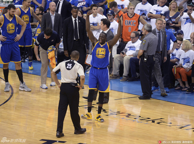 格林“享受”现场的氛围