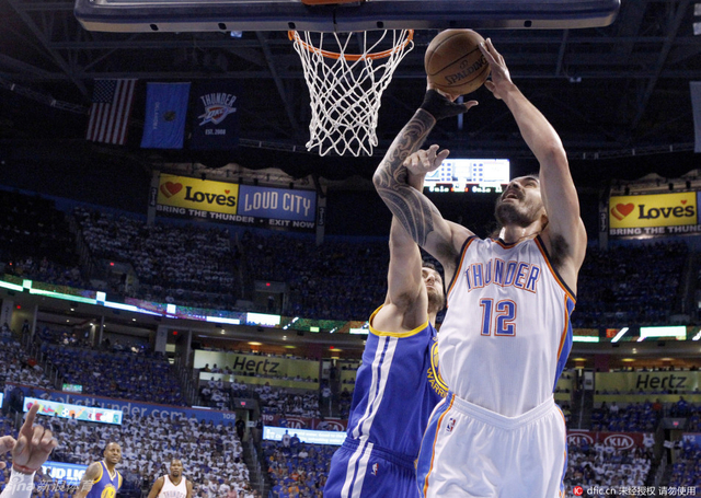 亚当斯篮下强起