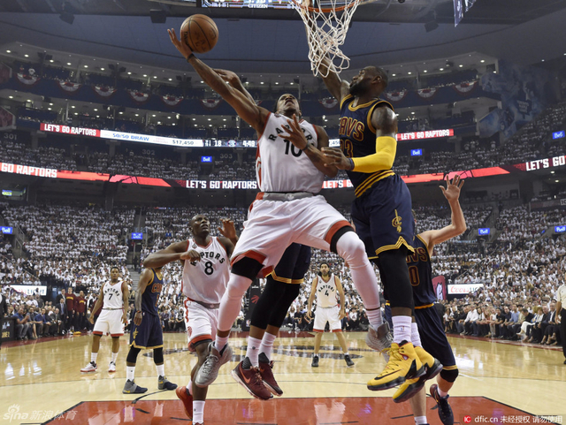 德罗赞艰难上篮