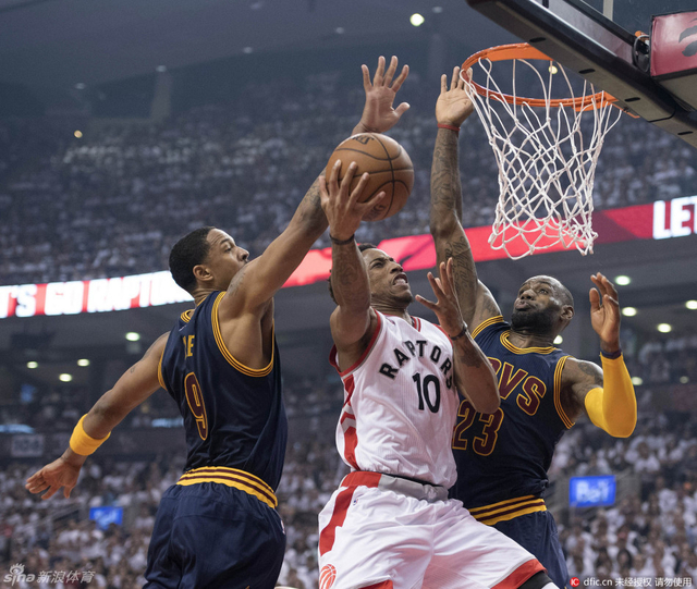 詹姆斯与弗莱双鬼拍门