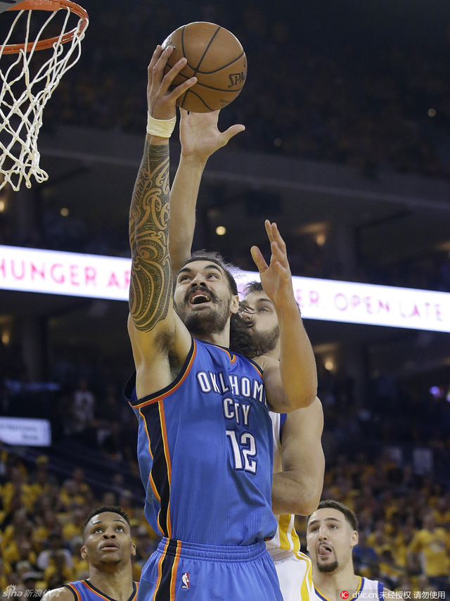 亚当斯篮下强起