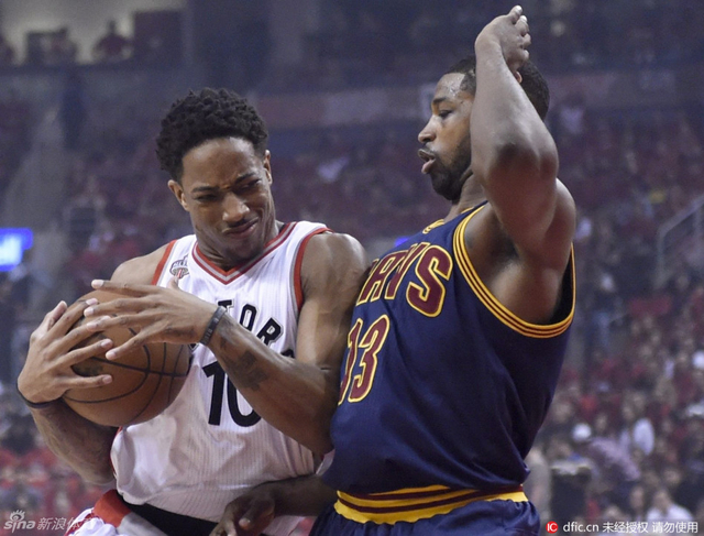 德罗赞突破防守