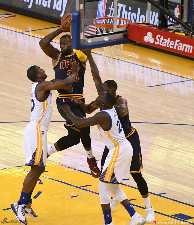 詹姆斯寻找队友