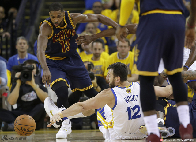 博格特倒地争抢