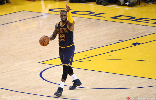 詹姆斯指挥全局