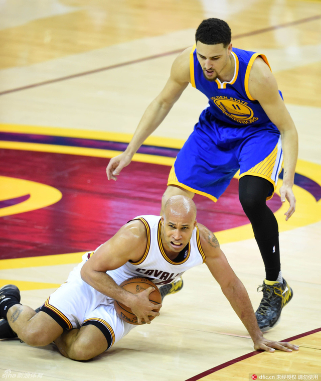 杰弗森积极拼抢