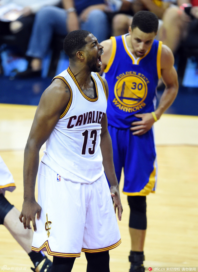 汤普森篮下无解