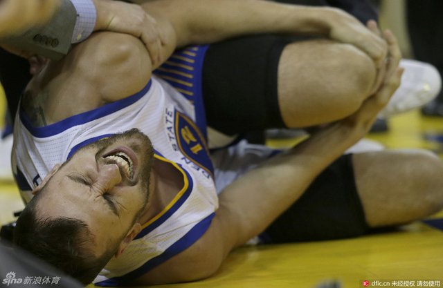 博古特膝盖受伤