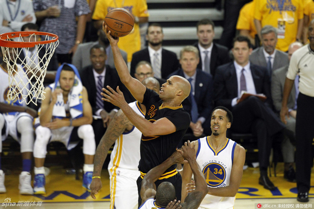 杰弗森轻舒猿臂