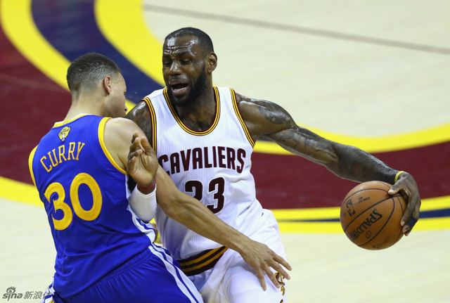 詹姆斯力拼库里