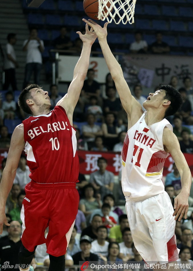 胡金秋奋力封盖