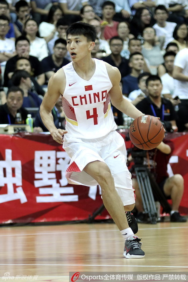 刘晓宇运球推进