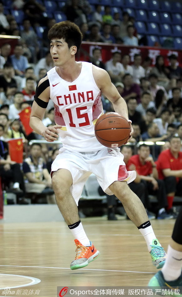 刘志轩持球突破