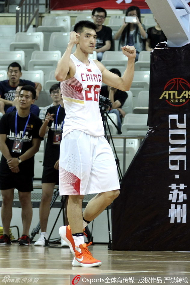 陶汉林庆祝得分