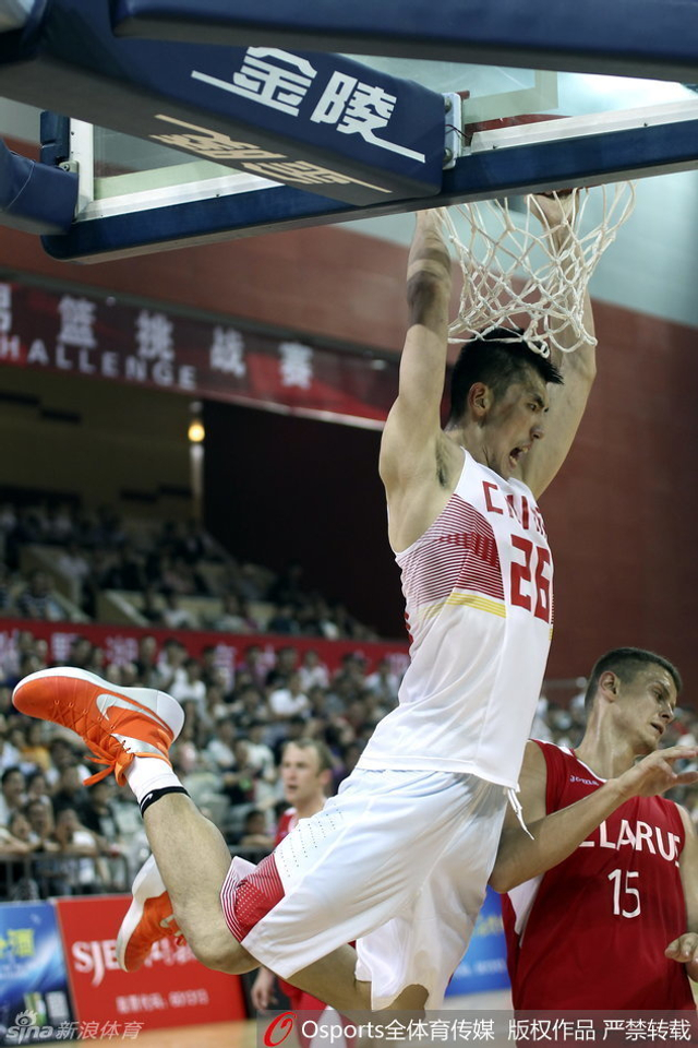 陶汉林篮下暴扣